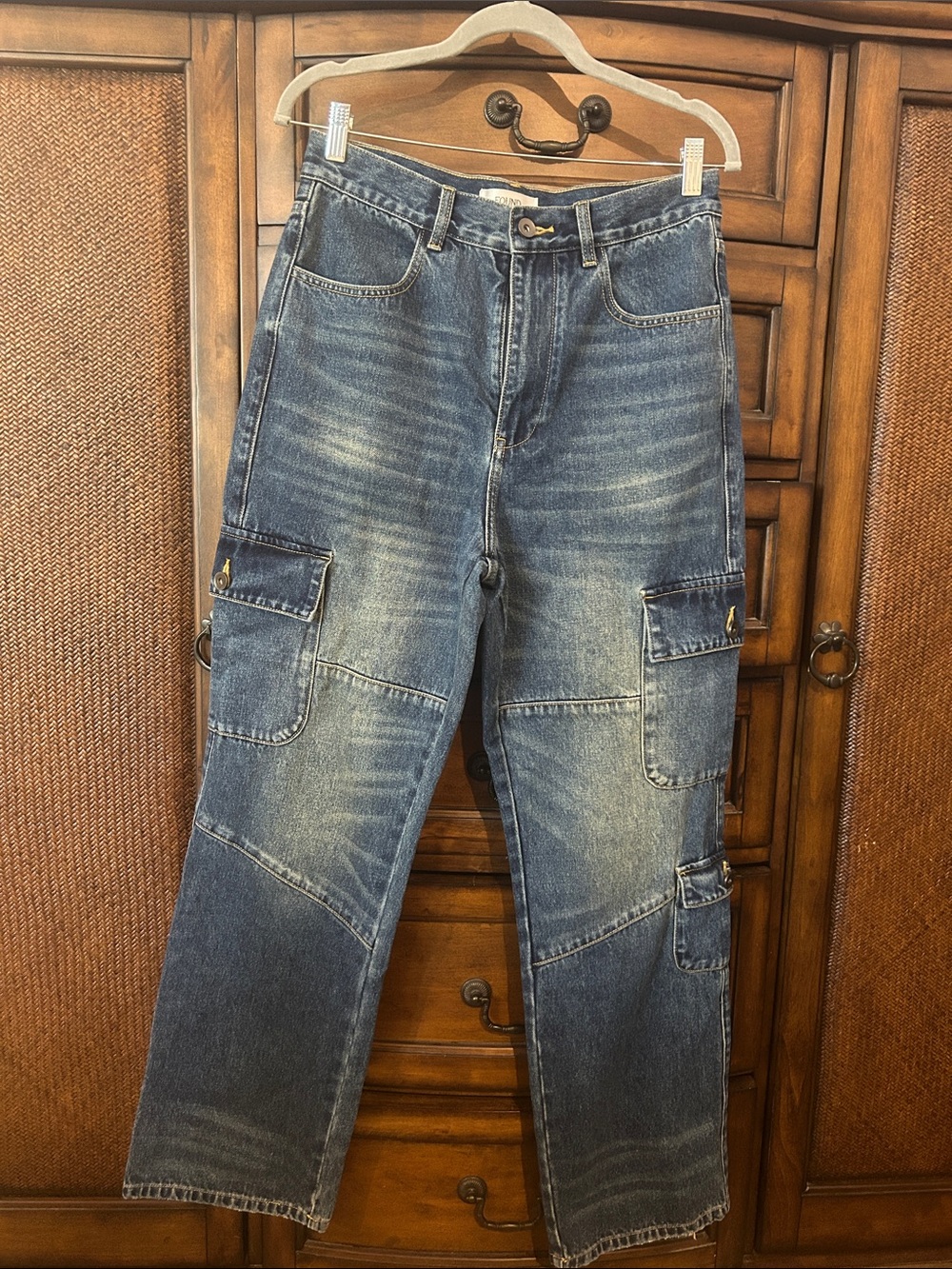 Relaxed Men's Cargo Jeans - Washed Blue